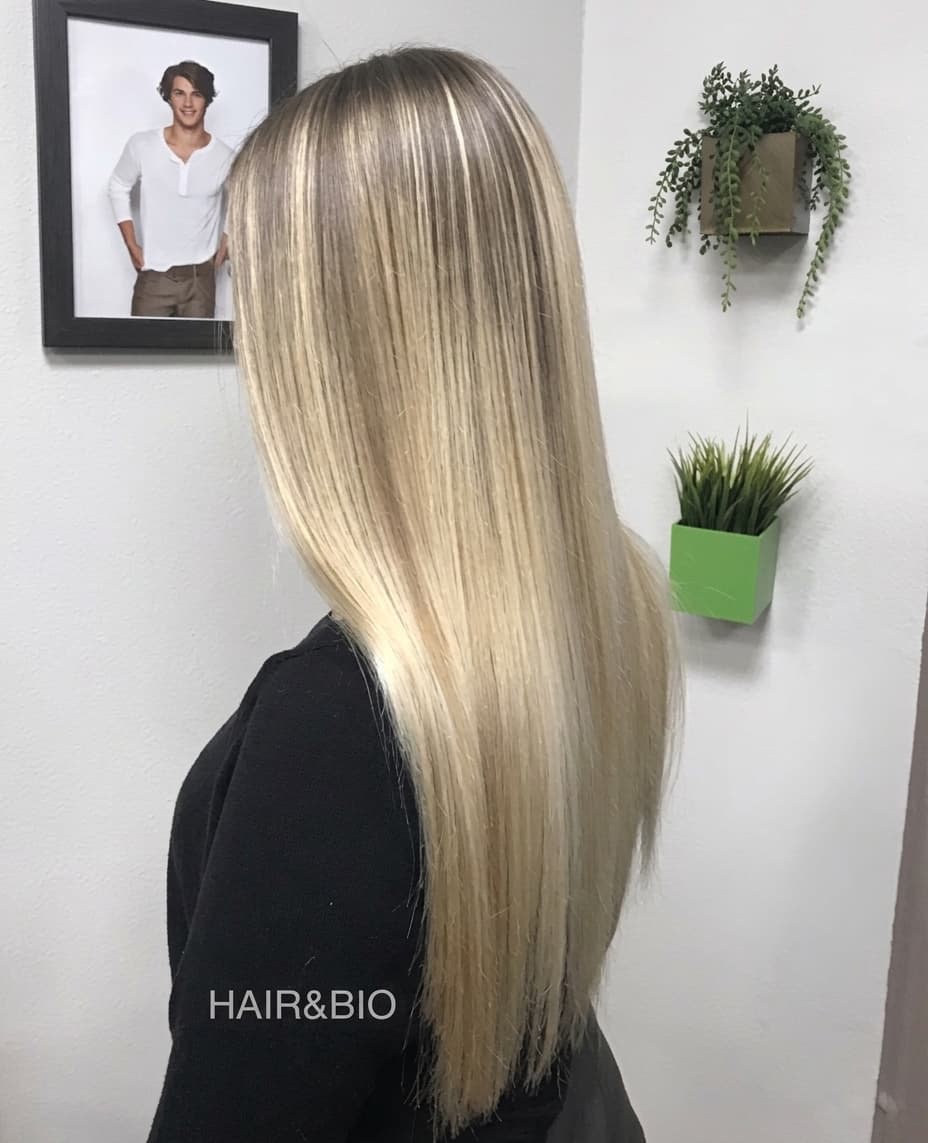 Ombré blond sur cheveux longs, éclaircissement naturel et brillance soyeuse